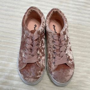 Girls Cupid Pink Suede Sneakers.